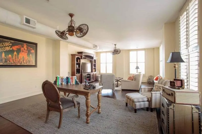 20191004234103379172000000-o