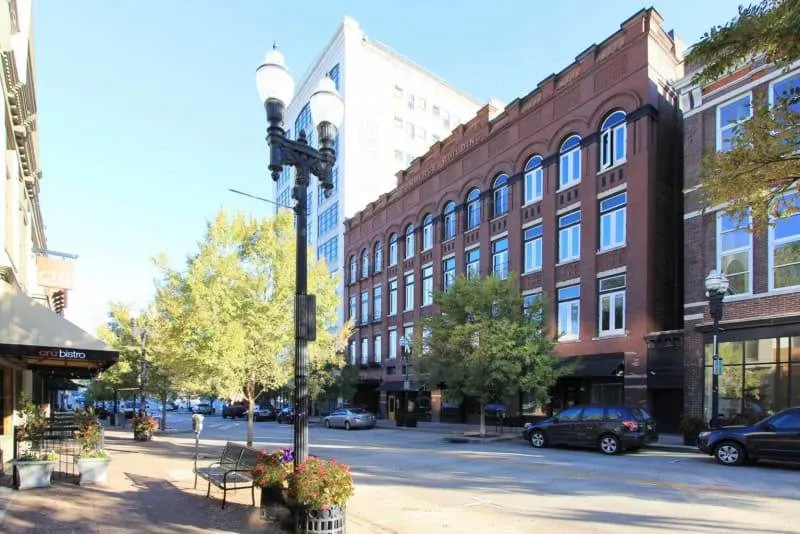 20191018025200598192000000-o