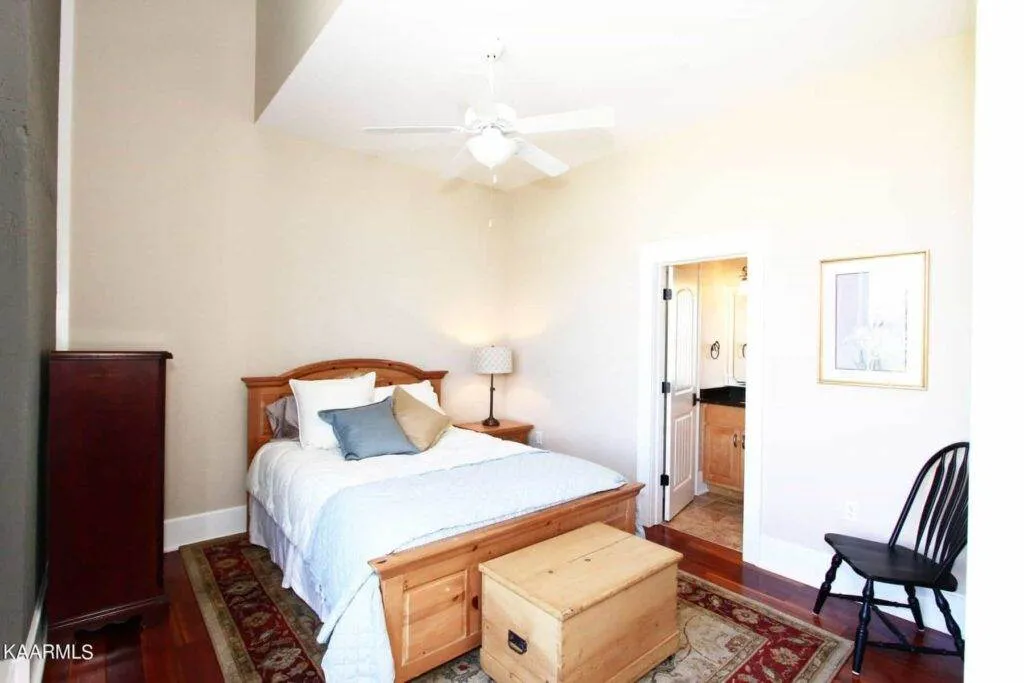 300-Building-301-0823983766 300-Building-301-0823983766