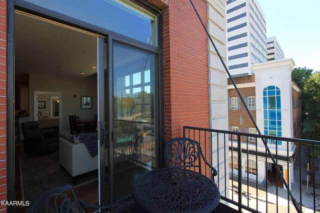 300-Building-301-0831167614 300-Building-301-0831167614