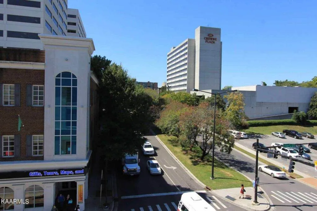 300-Building-301-0833664108 300-Building-301-0833664108