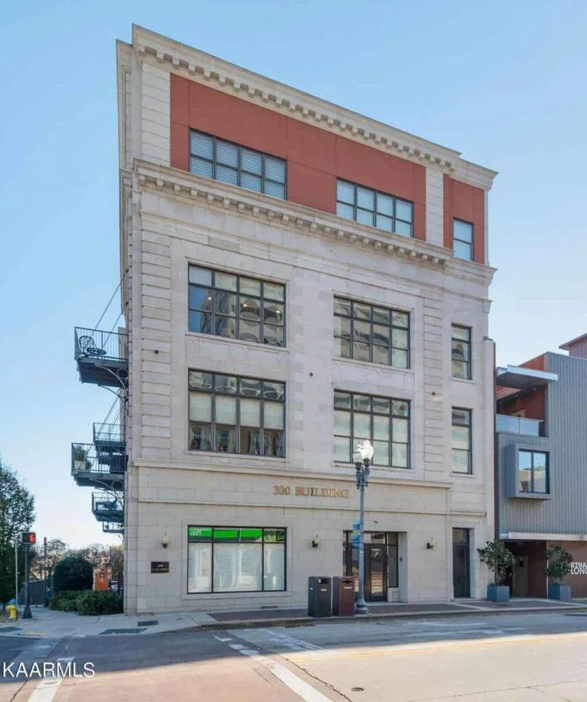 300-Building-301-21452636171 300-Building-301-21452636171