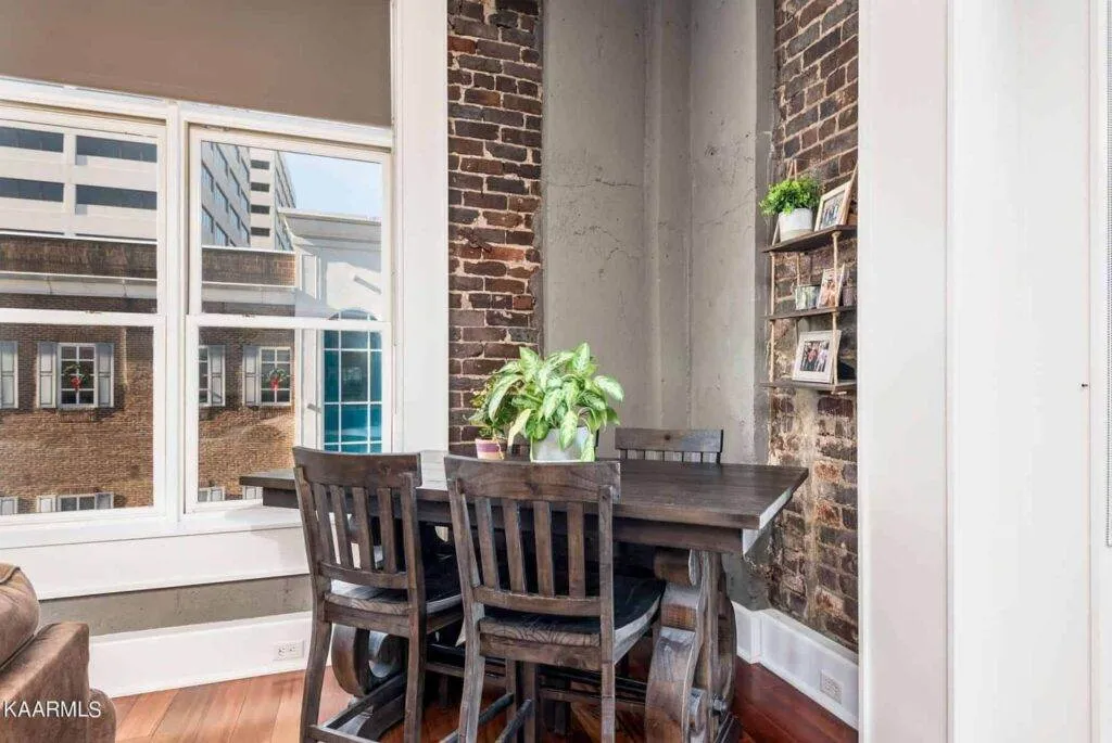 300-Building-301-21517440082 300-Building-301-21517440082