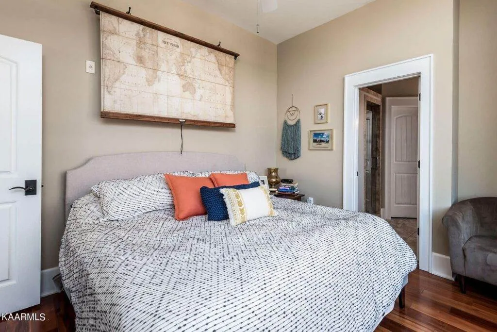 300-Building-301-21536378125 300-Building-301-21536378125