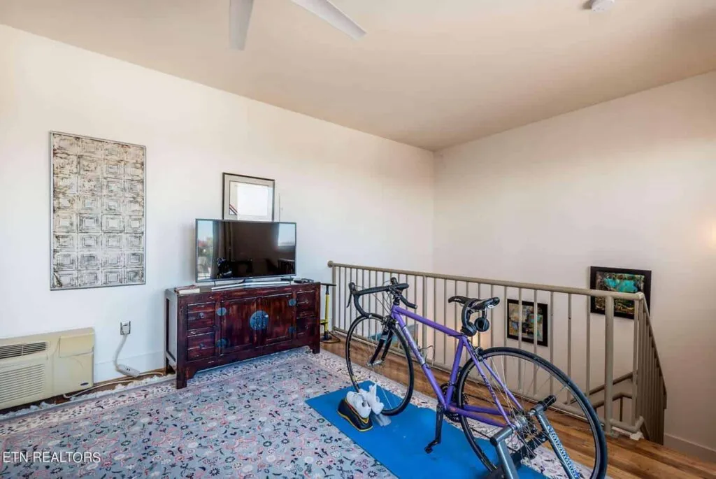 402-S-Gay-St-402-0213273372 402-S-Gay-St-402-0213273372