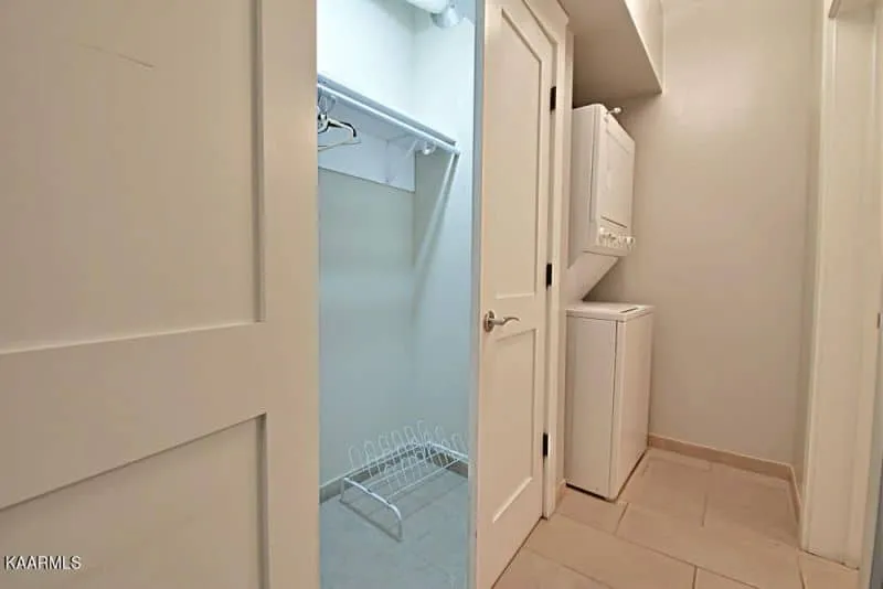 402-W-Church-Ave-35631103708