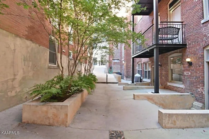 402-W-Church-Ave-35639814001