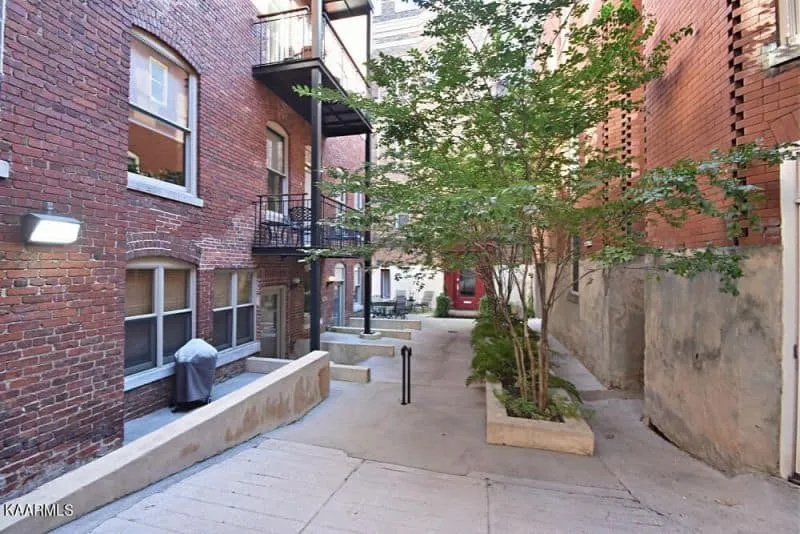 402-W-Church-Ave-43616810158