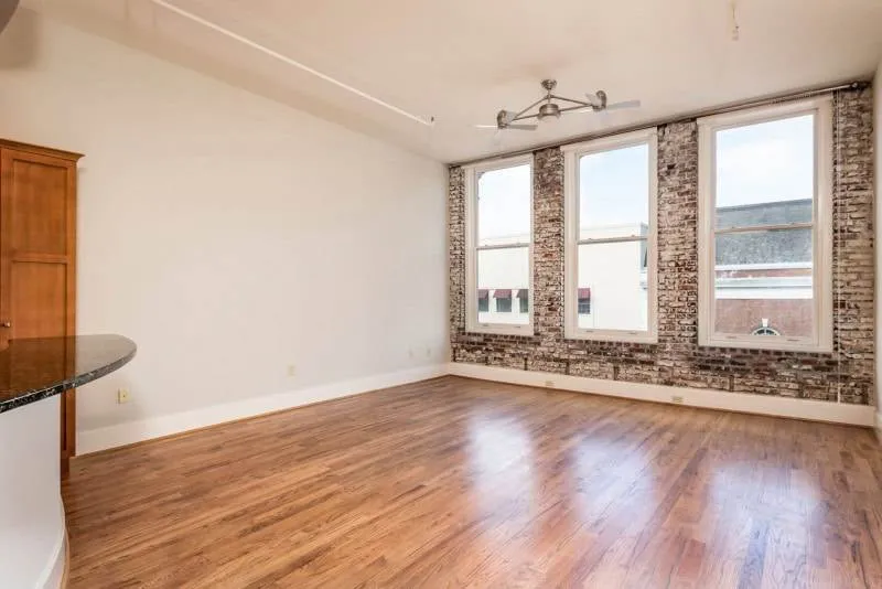 402_S_Gay-303_104 402_S_Gay-303_104