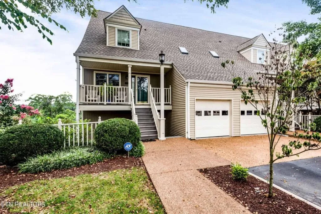512-Riverfront-3758627363