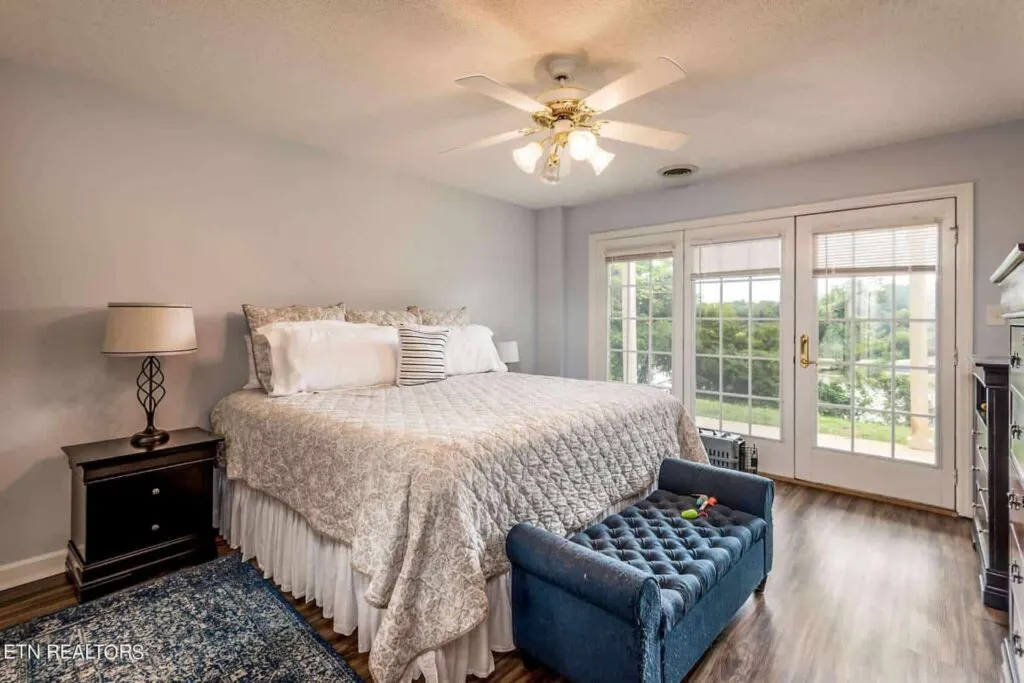 512-Riverfront-3905569063 512-Riverfront-3905569063