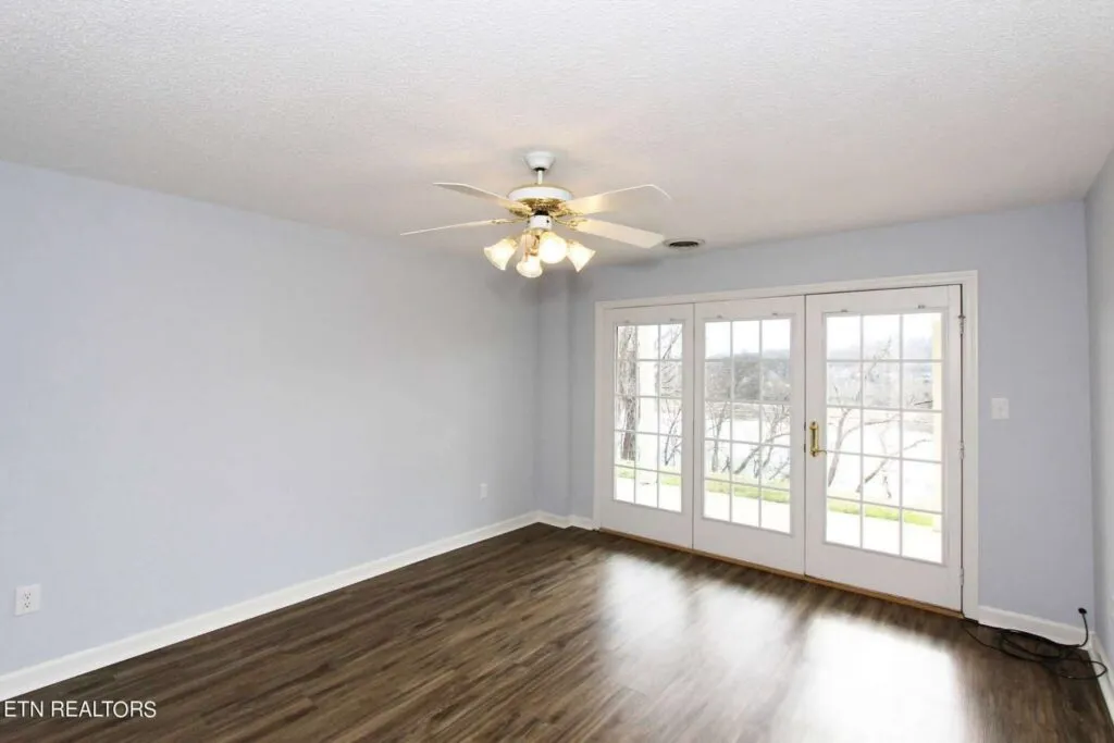 512-Riverfront-4354090921 512-Riverfront-4354090921