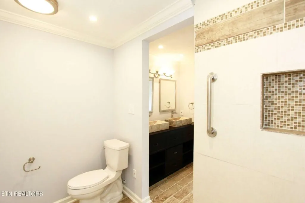 512-Riverfront-4411567919 512-Riverfront-4411567919