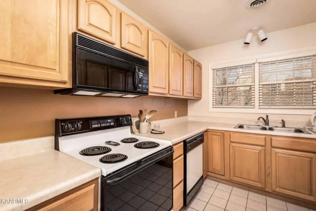 526-Riverfront-Way-2231089143 526-Riverfront-Way-2231089143