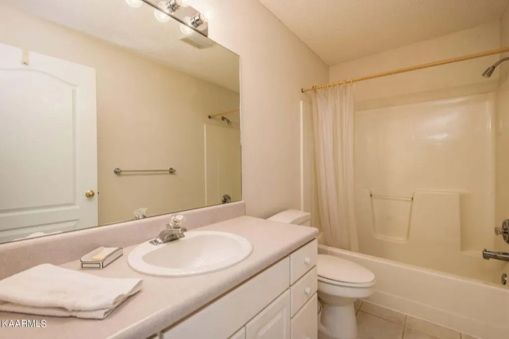 526-Riverfront-Way-2252920670 526-Riverfront-Way-2252920670