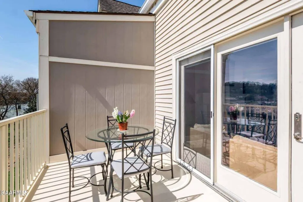 526-Riverfront-Way-2317249685 526-Riverfront-Way-2317249685