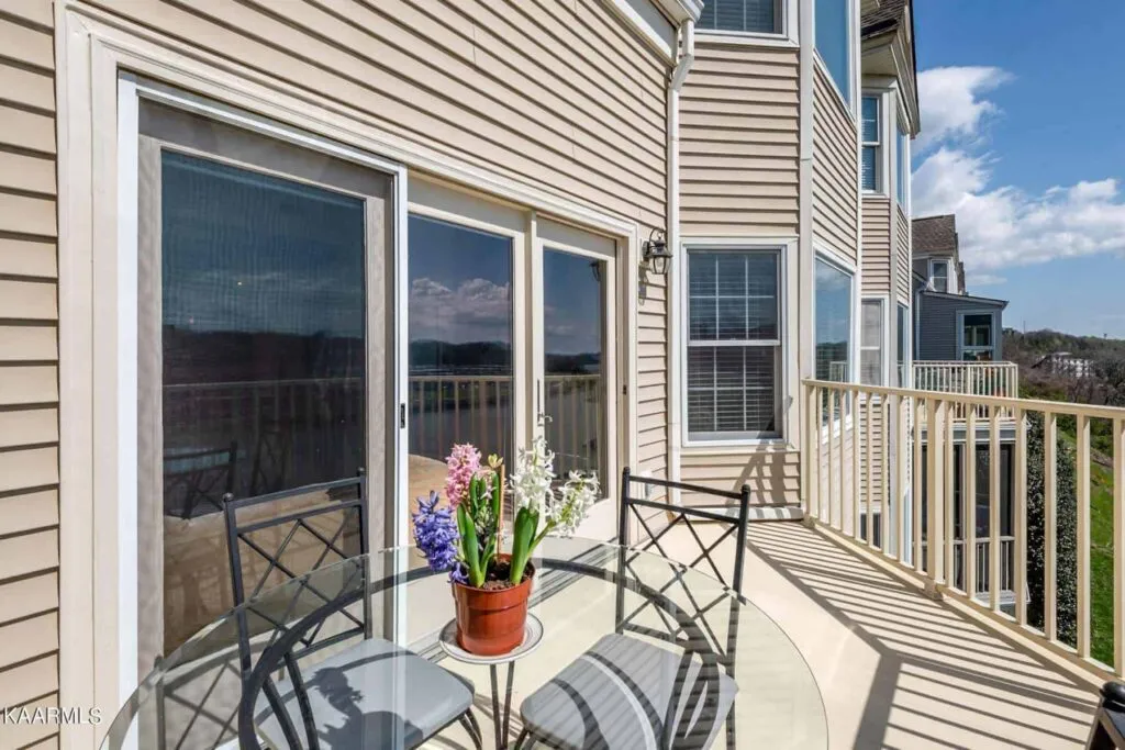 526-Riverfront-Way-2331690903 526-Riverfront-Way-2331690903