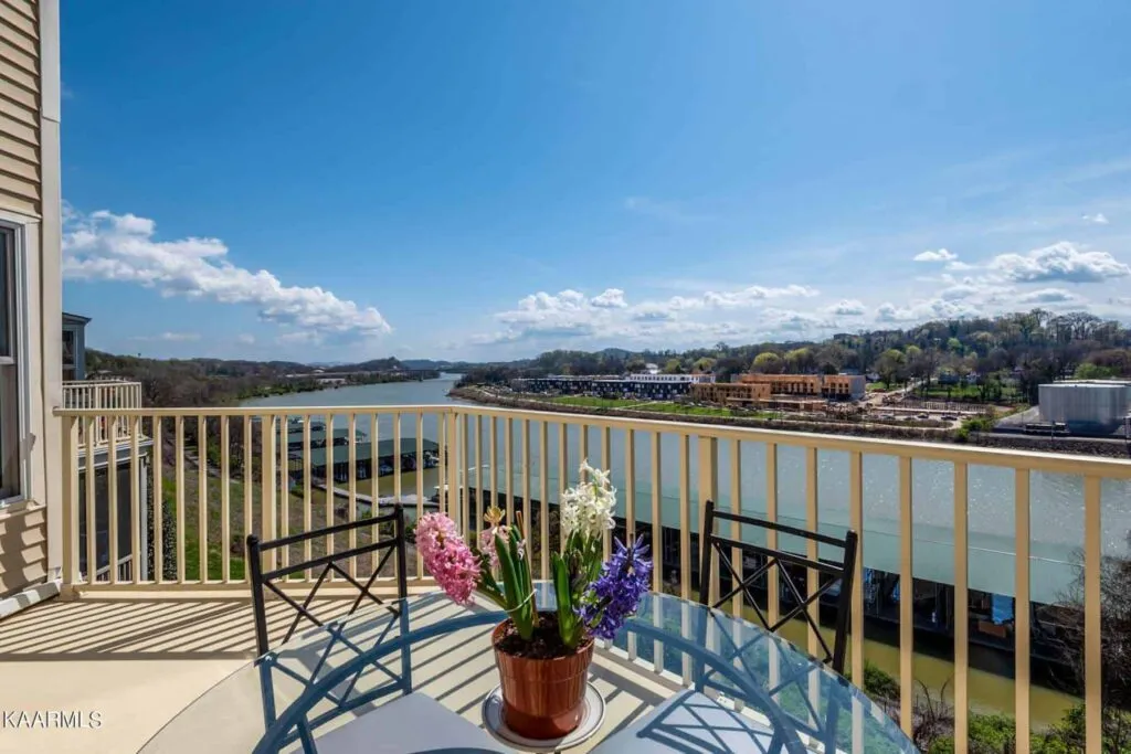 526-Riverfront-Way-2352876579 526-Riverfront-Way-2352876579