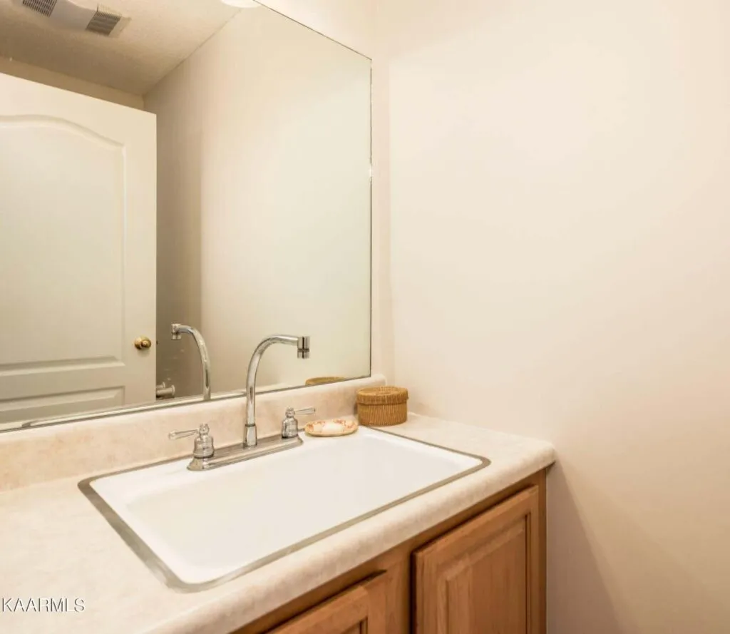 526-Riverfront-Way-2611557107 526-Riverfront-Way-2611557107