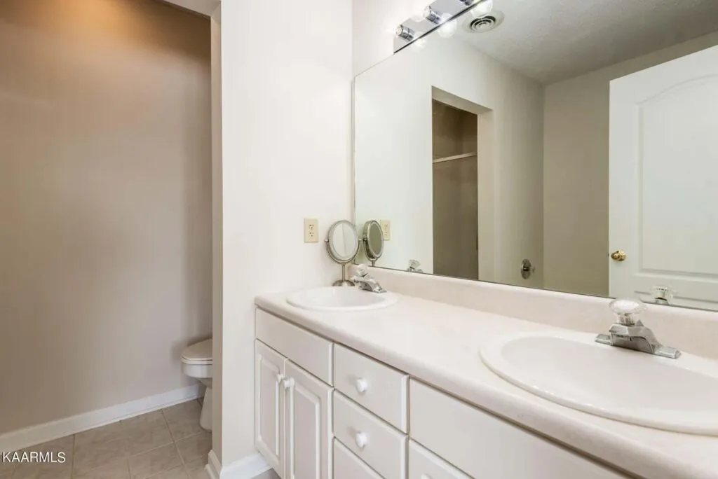 526-Riverfront-Way-2654471762 526-Riverfront-Way-2654471762