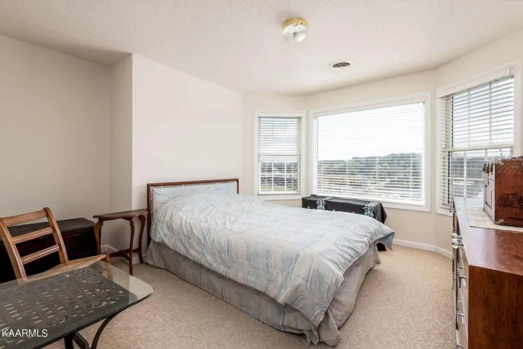 526-Riverfront-Way-2953016024 526-Riverfront-Way-2953016024