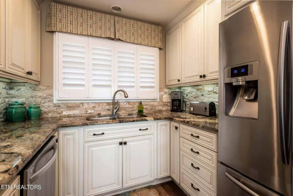 550-Riverfront-182302053123 550-Riverfront-182302053123
