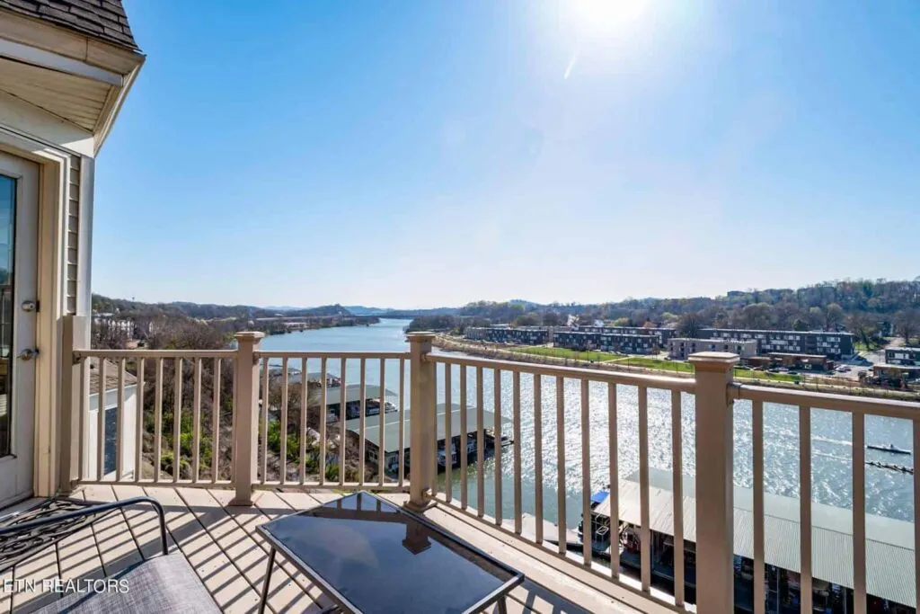 550-Riverfront-182338996477 550-Riverfront-182338996477