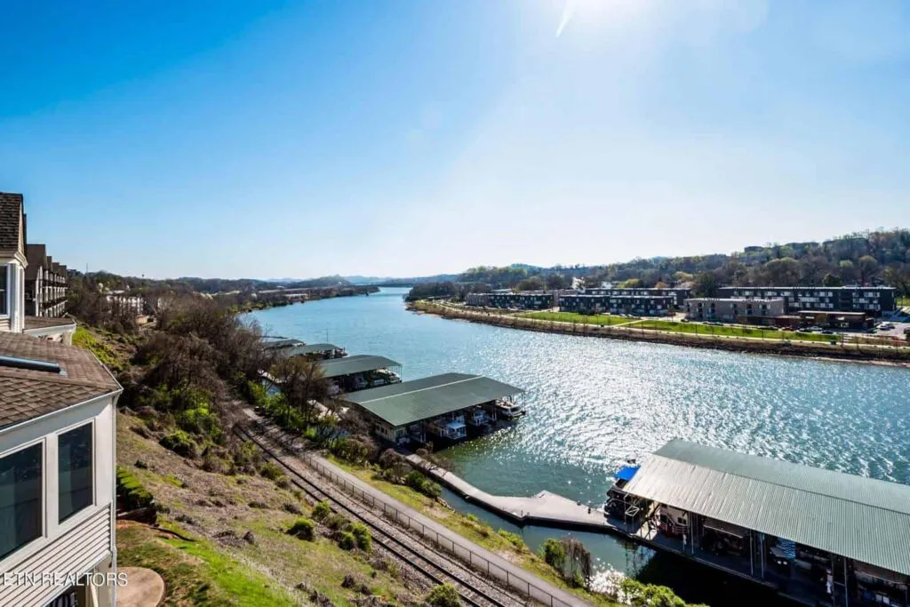 550-Riverfront-182342215134 550-Riverfront-182342215134