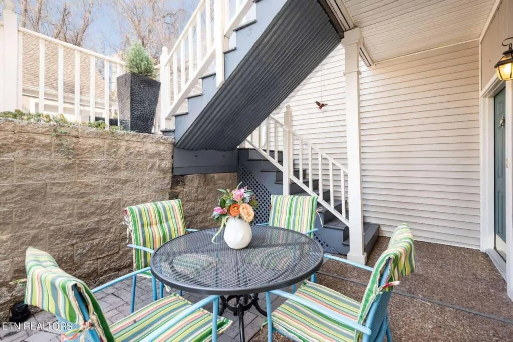 556-Riverfront-109643138 556-Riverfront-109643138