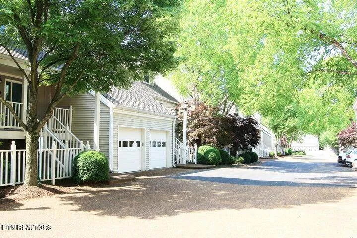 556-Riverfront-129939610