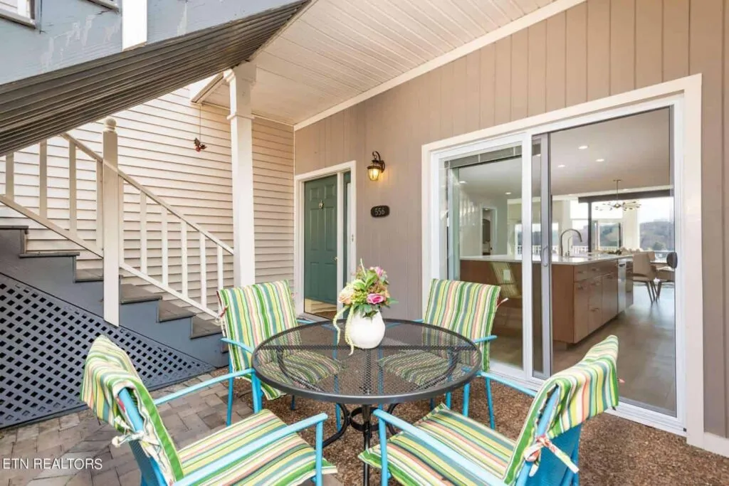 556-Riverfront-142425991 556-Riverfront-142425991