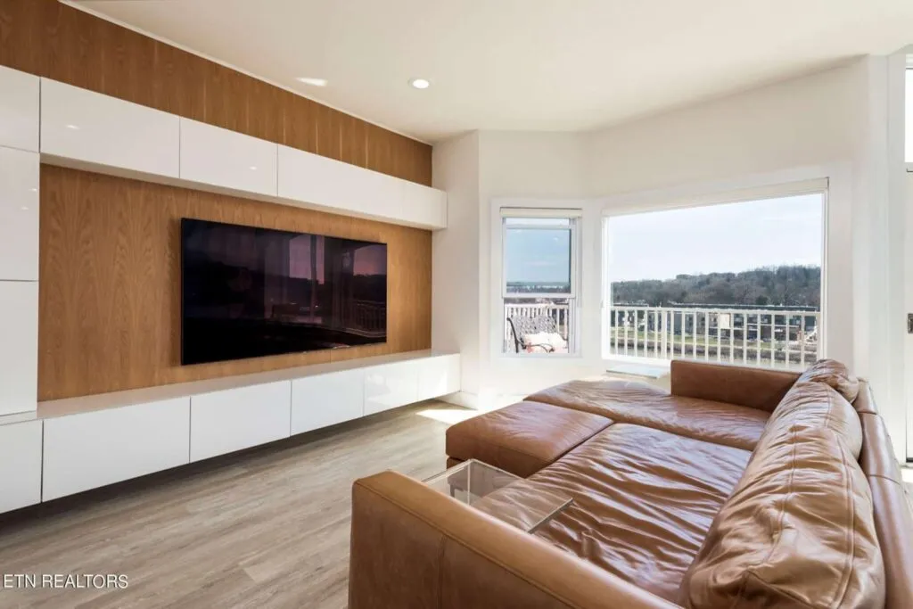 556-Riverfront-252200382 556-Riverfront-252200382