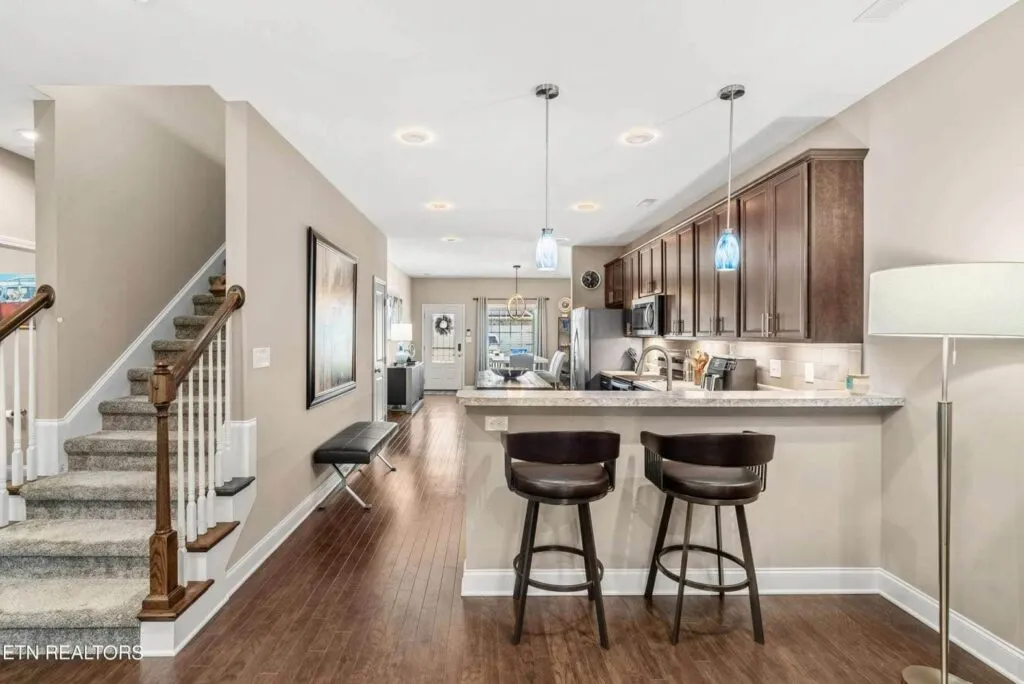 Albatross-Lane-12157061701