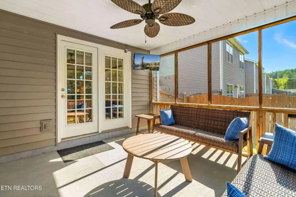 Albatross-Lane-13854742333