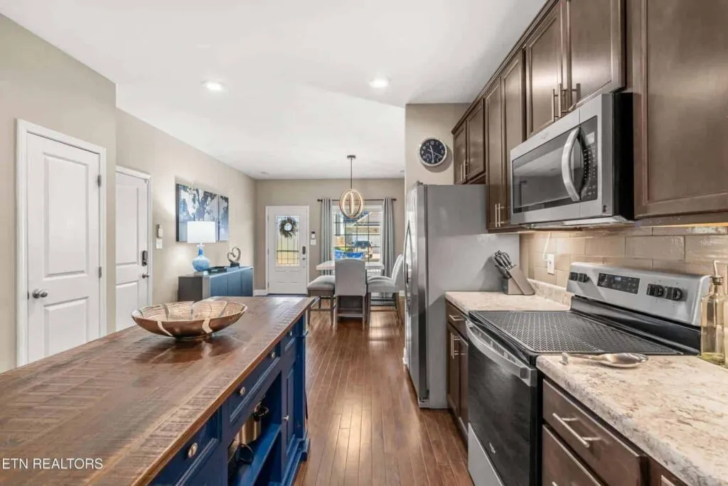 Albatross-Lane-14813966791