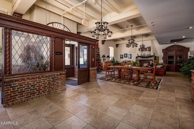 Crown-Court-Condominiums-401442285 Crown-Court-Condominiums-401442285