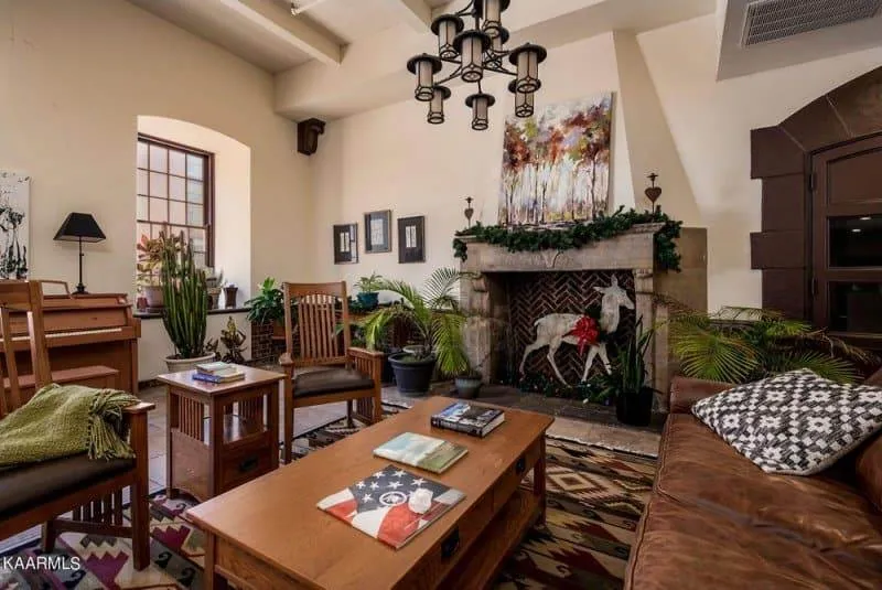 Crown-Court-Condominiums-403800806 Crown-Court-Condominiums-403800806