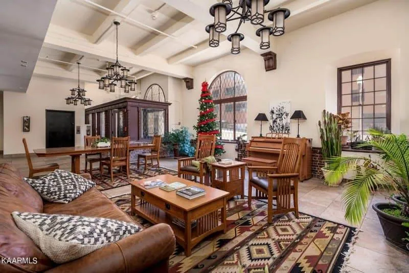 Crown-Court-Condominiums-406485815 Crown-Court-Condominiums-406485815