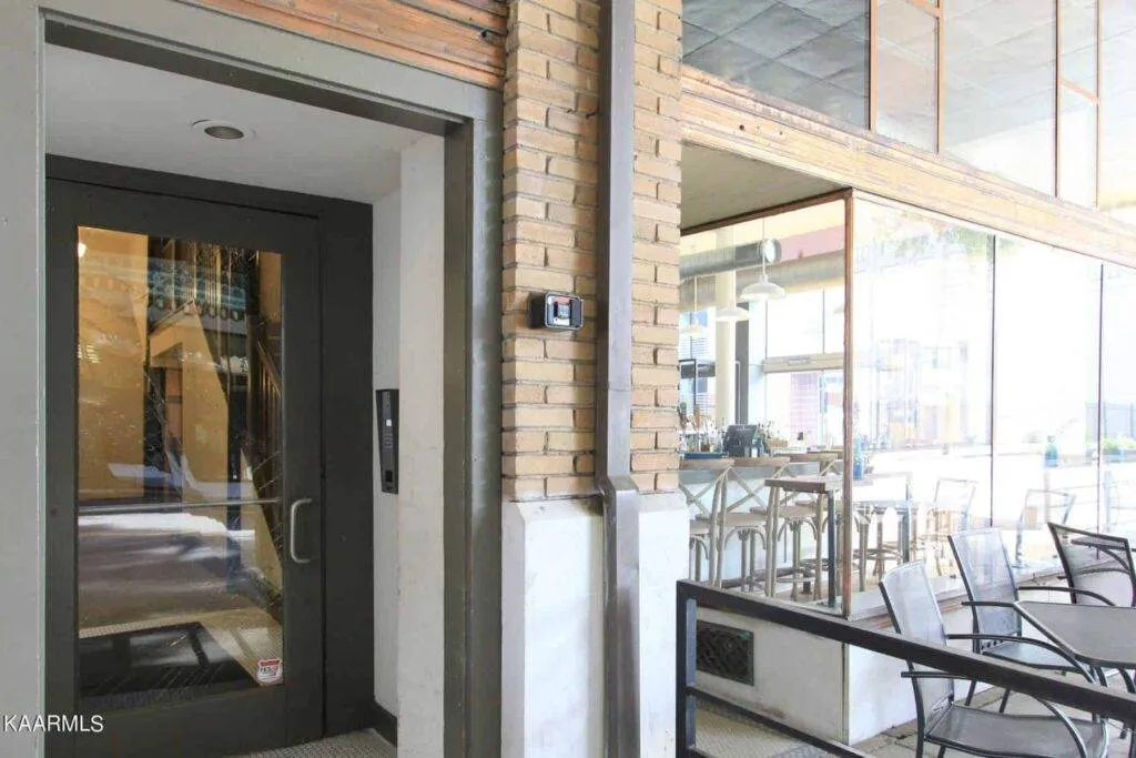 Daylight-Building-112-31144536227898