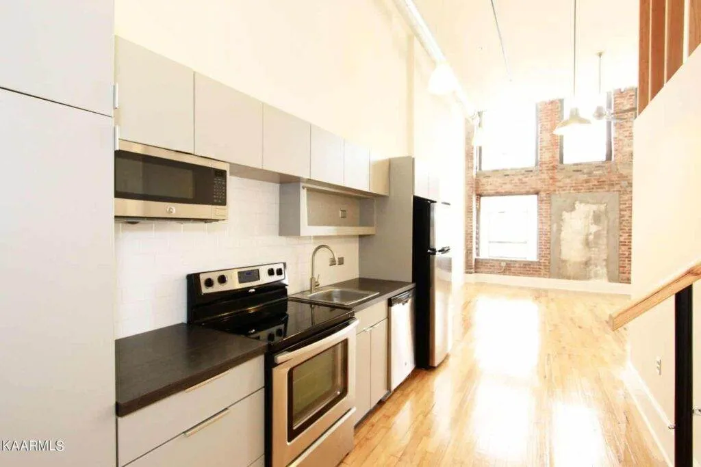 Daylight-Building-112-31144544790458