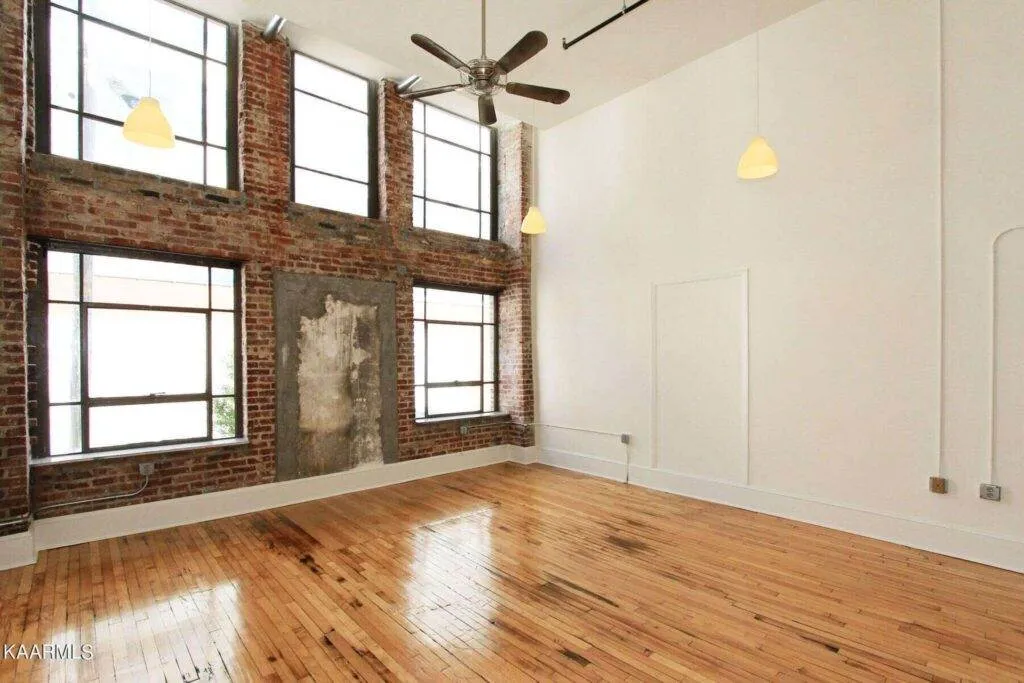 Daylight-Building-112-31144549492275