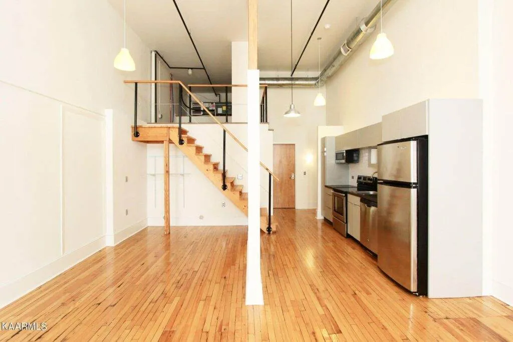 Daylight-Building-112-31144556774493