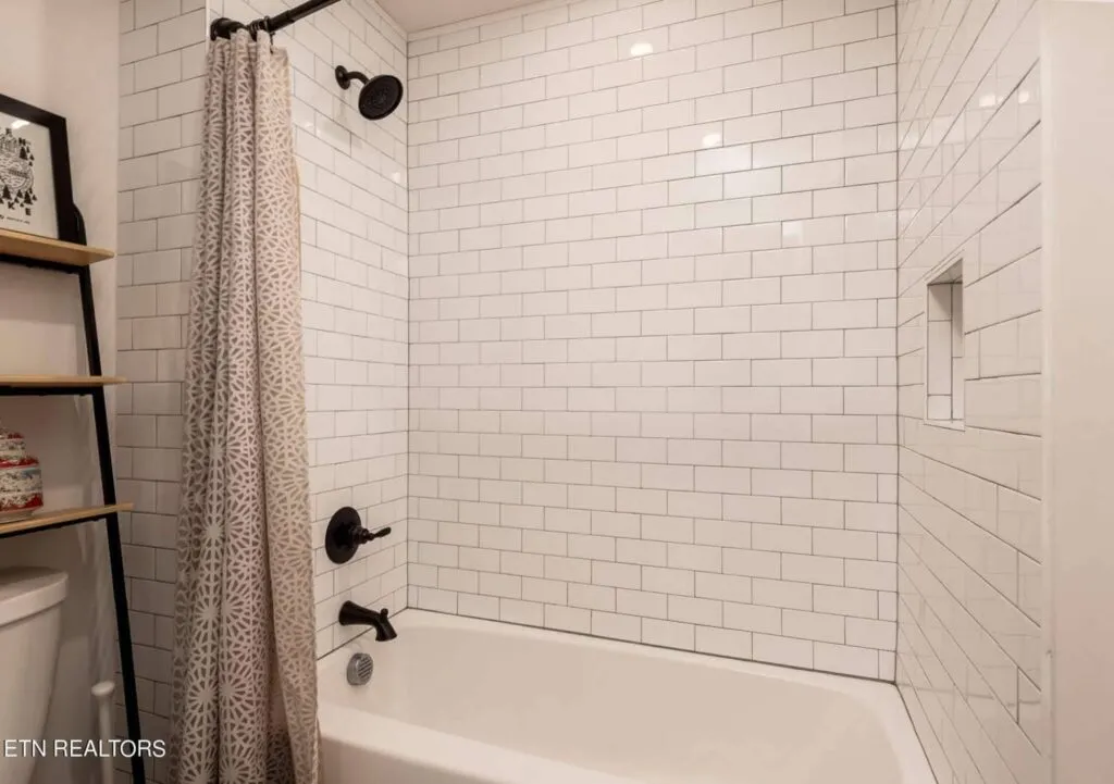 Fairmont-Flats-106-640835745