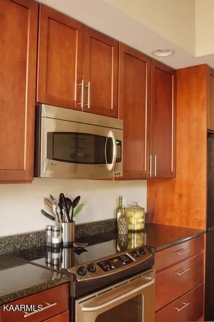 Holston-1104-02327121