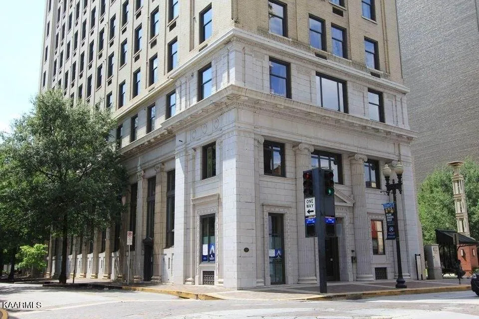 Holston-1104-12417705