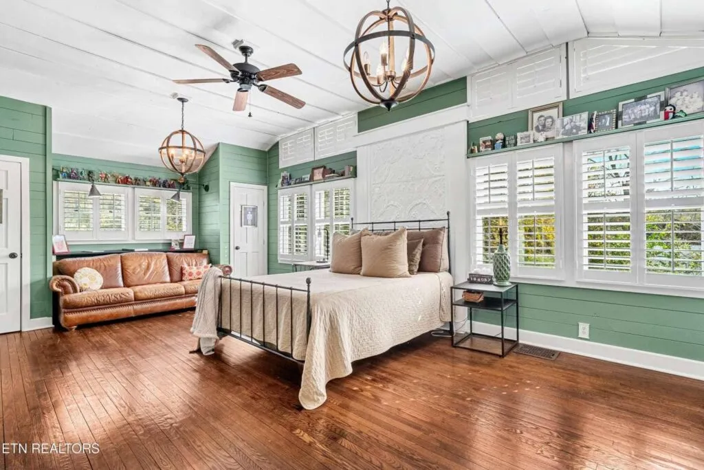 Montclair-5424697167