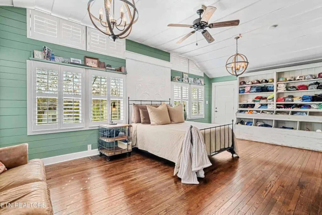 Montclair-5439443514