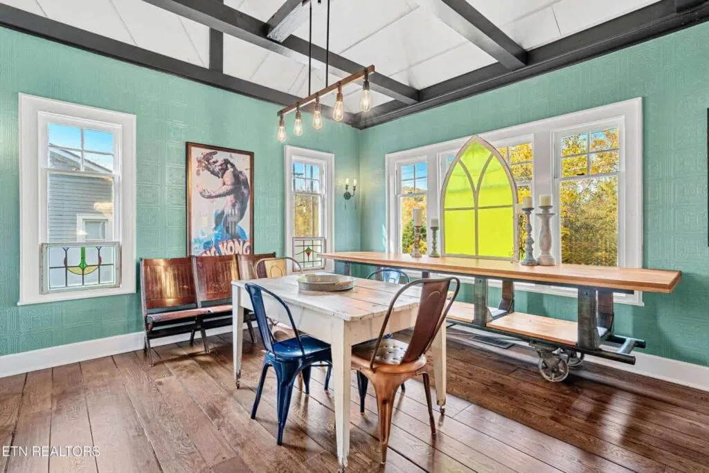 Montclair-5658426250