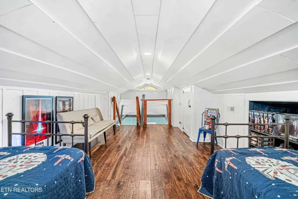 Montclair-5755499128