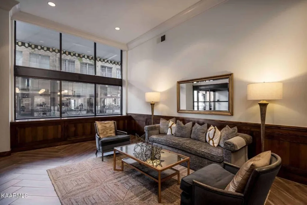 Pembroke-303-021018388 Pembroke-303-021018388